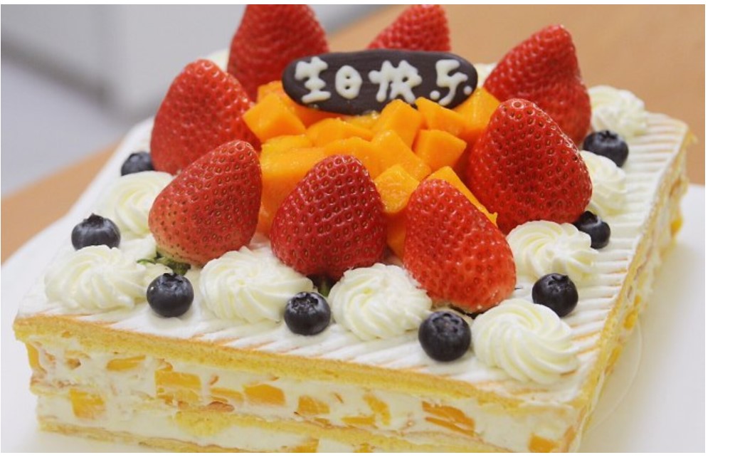 蛋糕/生日快乐: 草莓、芒果、奇异果、火龙果、奶油（时令水果根据